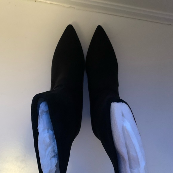 Black suede bootie size 38 US7.5 - Picture 3 of 4